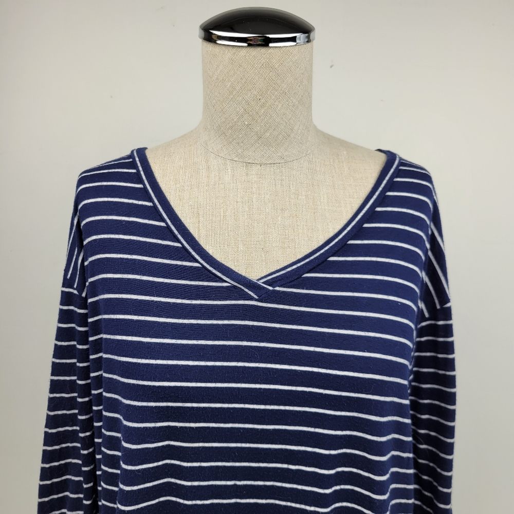 Hollister long sleeve v-neck shirt small